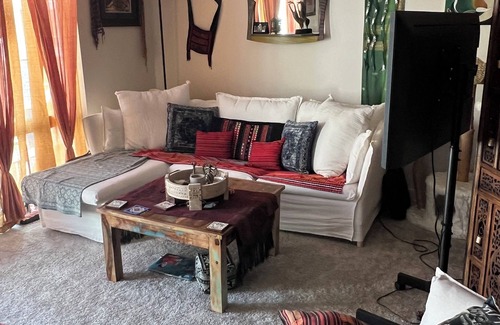 Lower Queen Anne Apartment | Cozy 1-bedroom apartment with fitness room, WiFi in vibrant Uptown Seattle.
