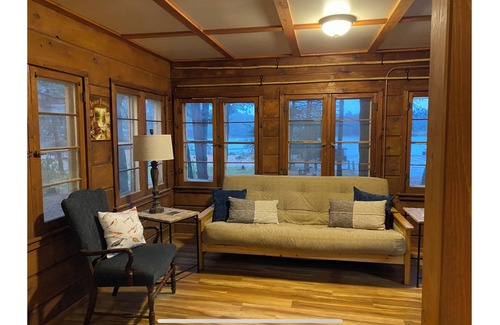 Rhinelander Resort | Cozy 1-bedroom cabin on Wisconsin River Chain -n200' from the Beach Bar & Grill
