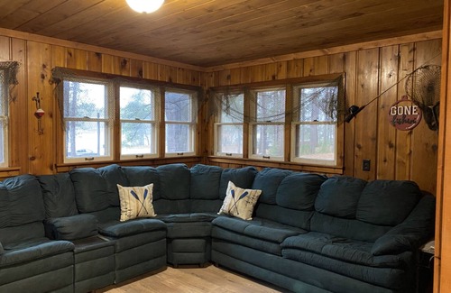 Rhinelander Resort | Cozy 1-bedroom cabin on Wisconsin River Chain -n200' from the Beach Bar & Grill