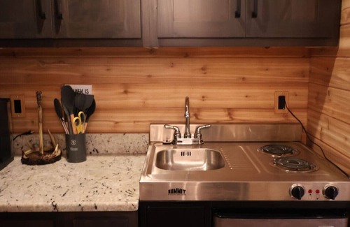 Imperial Cabin | Cozy 1-Bedroom Cabin Retreat