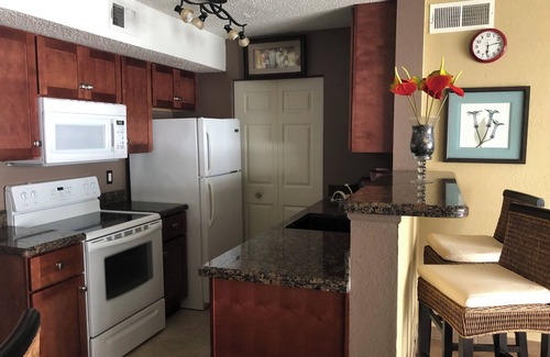 Villas Condo | Cozy 1-bedroom condo with AC, WiFi in central location,Fort Myers