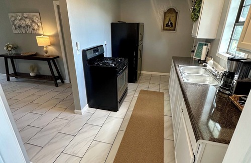 Ozark Cottage | Cozy 1-Bedroom Cottage in Ozark
