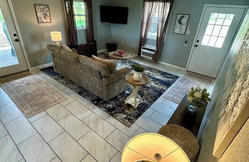 Ozark Cottage | Cozy 1-Bedroom Cottage in Ozark