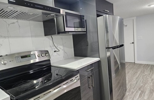 Southeast Calgary House | Cozy 1 Bedroom Guest Suite