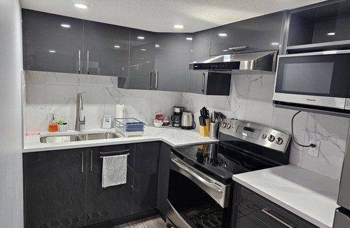 Southeast Calgary House | Cozy 1 Bedroom Guest Suite