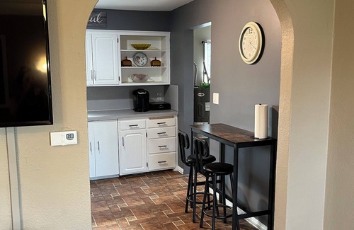 Erie House | Cozy 1 Bedroom Home, Lake Erie