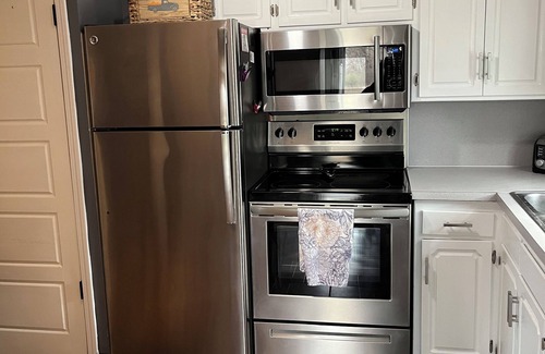 Erie House | Cozy 1 Bedroom Home, Lake Erie