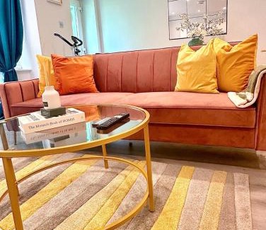 Portsmouth Apartment | Cozy 1 bedroom House, Sleeps 3 - long and short stay welcome
