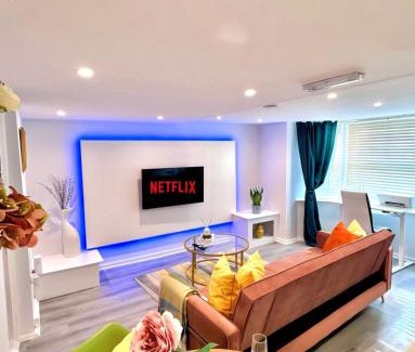 Portsmouth Apartment | Cozy 1 bedroom House, Sleeps 3 - long and short stay welcome