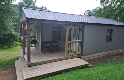 Piper Gap House | Cozy 1-bedroom house in awesome Lambsburg with WiFi, AC , swimming pool.