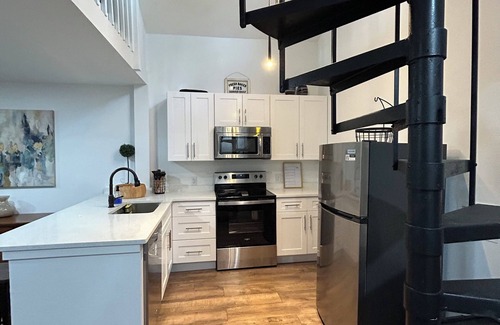 Fort Myers Apartment | Cozy 1-Bedroom Loft Apartment in the Heart of Fort Myers!