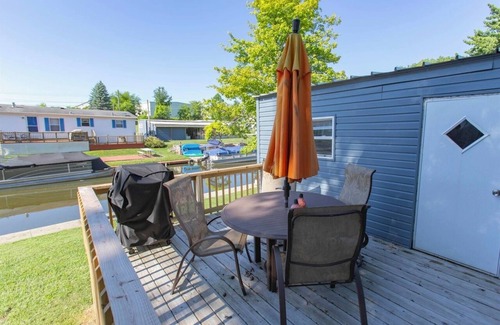 Angola House | Cozy 1-bedroom mobile home on the beautiful Crooked lake