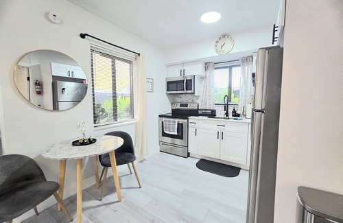 Little Ranches House | Cozy 1 Bedroom + Patio Near Beaches & HardRock Cafe!