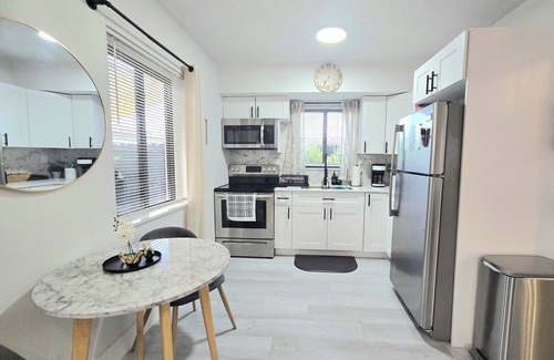 Little Ranches House | Cozy 1 Bedroom + Patio Near Beaches & HardRock Cafe!