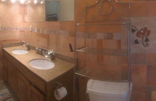 Outer Mission Apartment | Cozy 1-bedroom place inside 3-bedroom flat with Private Bathroom near Glen Park