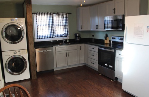 Canton House | Cozy 1-Bedroom Retreat 3 mins to downtown Canton, 25 to Downtown Asheville!