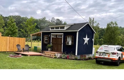 Elliott Cabin | Cozy - 1 bedroom tiny cabin sleeps 2 adults 2 children comfortably