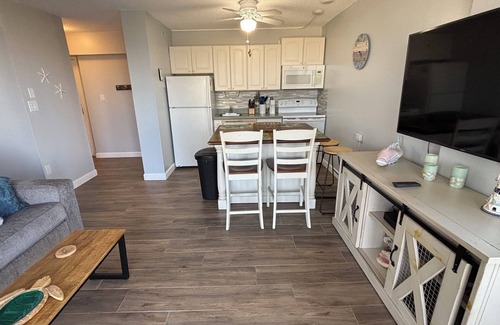 Fort Myers Beach Condo | Cozy 1-bedroom condo with WiFi, AC in fabulous Fort Myers Beach