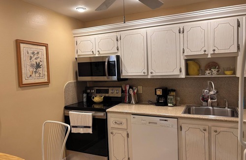 Hallandale Beach Condo | Cozy 1-bedroom condo across the street from Gulfstream Park Casino and Racing.