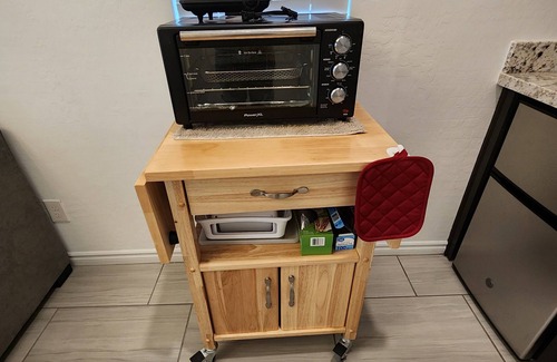North Las Vegas Apartment | Cozy 1-Bedroom Casita Kitchenette AC, Wi-Fi & In-Unit Laundry in North Las Vegas