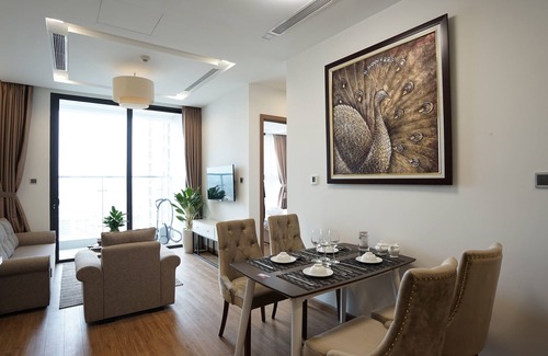 Ba Dinh Apartment | Cozy 1-bedroom with WiFi and AC in Vinhomes Metropolis Hà Nội