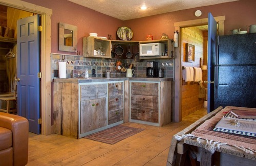 Panguitch Cabin | Cozy 1 BR with a Pullout Sofa bed and Kitchenette