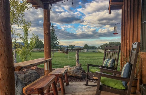 Panguitch Cabin | Cozy 1 BR with a Pullout Sofa bed and Kitchenette