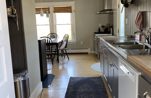Harrington House | Cozy 1910 Maine Home Central to all Down East Fun !