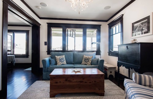 Hermosa Beach Cottage | Cozy 1915 Beach Cottage