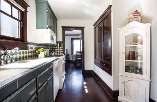 Hermosa Beach Cottage | Cozy 1915 Beach Cottage