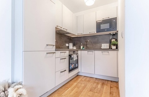 Favoriten Apartment | Cozy 1BR+1LV Apt. Steps Away from Reumannplatz U1