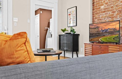 Cherokee Triangle Apartment | Cozy 1BR Near Downtown King Bed Full Kitchen
