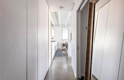 Chinatown Apartment | Cozy 1BR with AC, Chinatown, Rogers Arena, Seawall