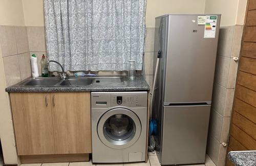 Greater Johannesburg Metropolitan Area Apartment | Cozy 1st floor apartment with DSTV and WiFi