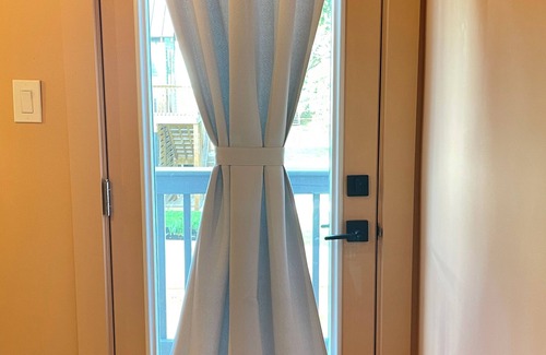 Galveston House | Cozy 2/2 Tiny House: Cowboy Pool, Fire Pit, Swing Bed, Mini Golf & More!