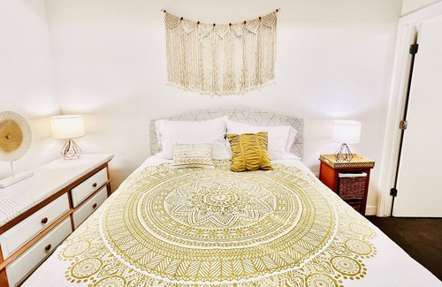 Sugar House Apartment | Cozy 2-BD Near DT & Skiing W/ Pool, Hot tub & Gym