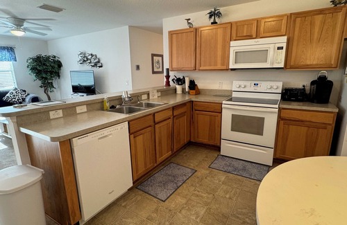 The Villages House | Cozy 2 Bed 2 Bath Rental in The Villages, Ideal for Your Florida Getaway!