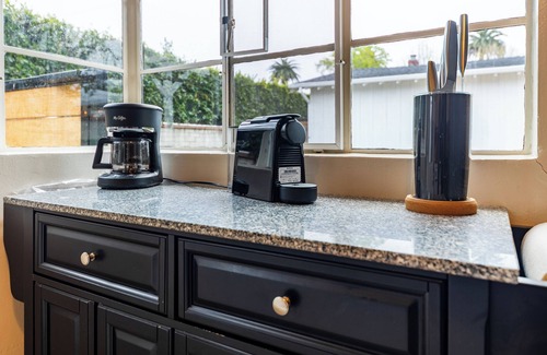 Mar Vista House | Cozy 2 Bed Mid Century Modern Pet Friendly Cottage in Mar Vista with Fenced Yard