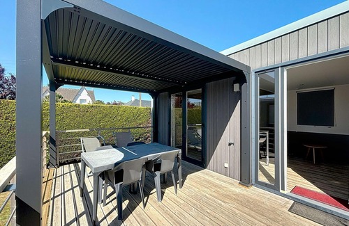 Jullouville-les-Pins House | Cozy 2-Bed Mobile Home, Walk to Beach & Shops, Heated Pool, Parking Included