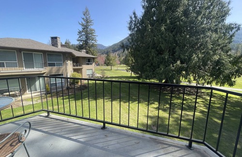 Welches Condo | Cozy 2-bedroom condo with WiFi, AC, Golf in tranquil Mount Hood Village