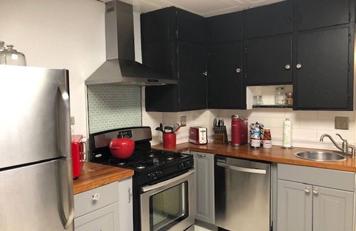 South Side House | Cozy 2 Bedroom 1.5 Bath Cottage in Easton PA