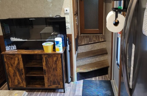 Jacksonville House | Cozy 2 bedroom 42 ft RV located in the heart of Jacksonville