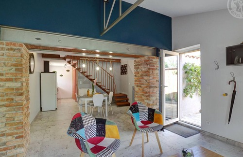 Balbigny Cottage | Cozy 2-bedroom accommodation with garden and terrace in Balbigny