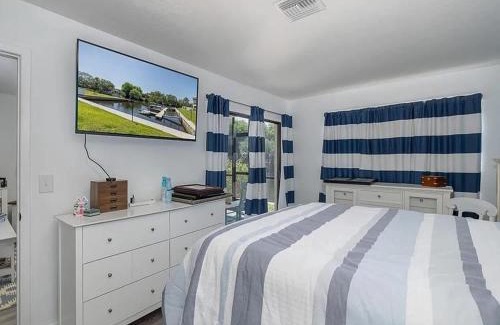 New Port Richey Apartment | Cozy 2-Bedroom Apartment Near the Water