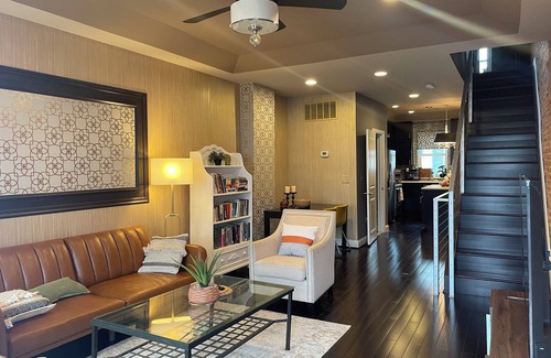 Greektown Apartment | Cozy 2-bedroom apartment in welcoming Baltimore with WiFi, AC