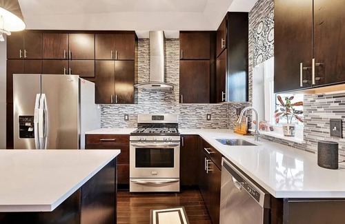 Greektown Apartment | Cozy 2-bedroom apartment in welcoming Baltimore with WiFi, AC