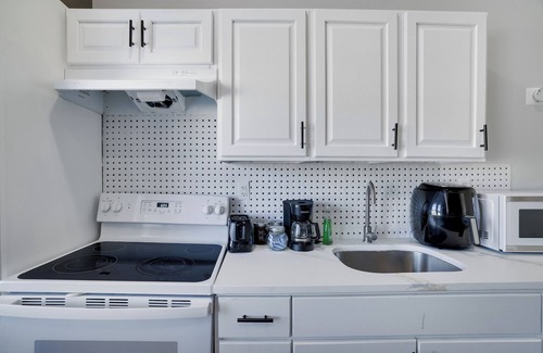 Weequahic Apartment | Cozy 2-bedroom apartment in enjoyable Newark with WiFi, central Ac and heating