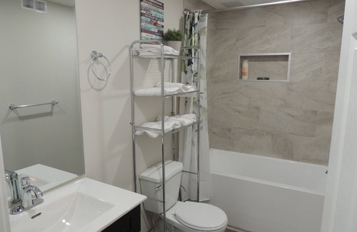 Winnipeg House | Cozy 2-Bedroom basement Suite with Private entrance South Winnipeg.