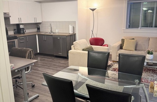 Lynn Valley House | Cozy 2 bedroom basement suite in North Vancouver