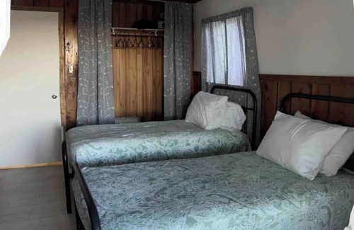 Lyonsville Cabin | Cozy 2-bedroom cabin in enchanting Paynes Creek